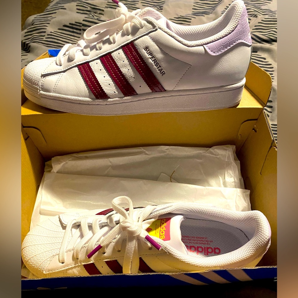 Woman’s Superstar “White Victory Crimson” Adidas